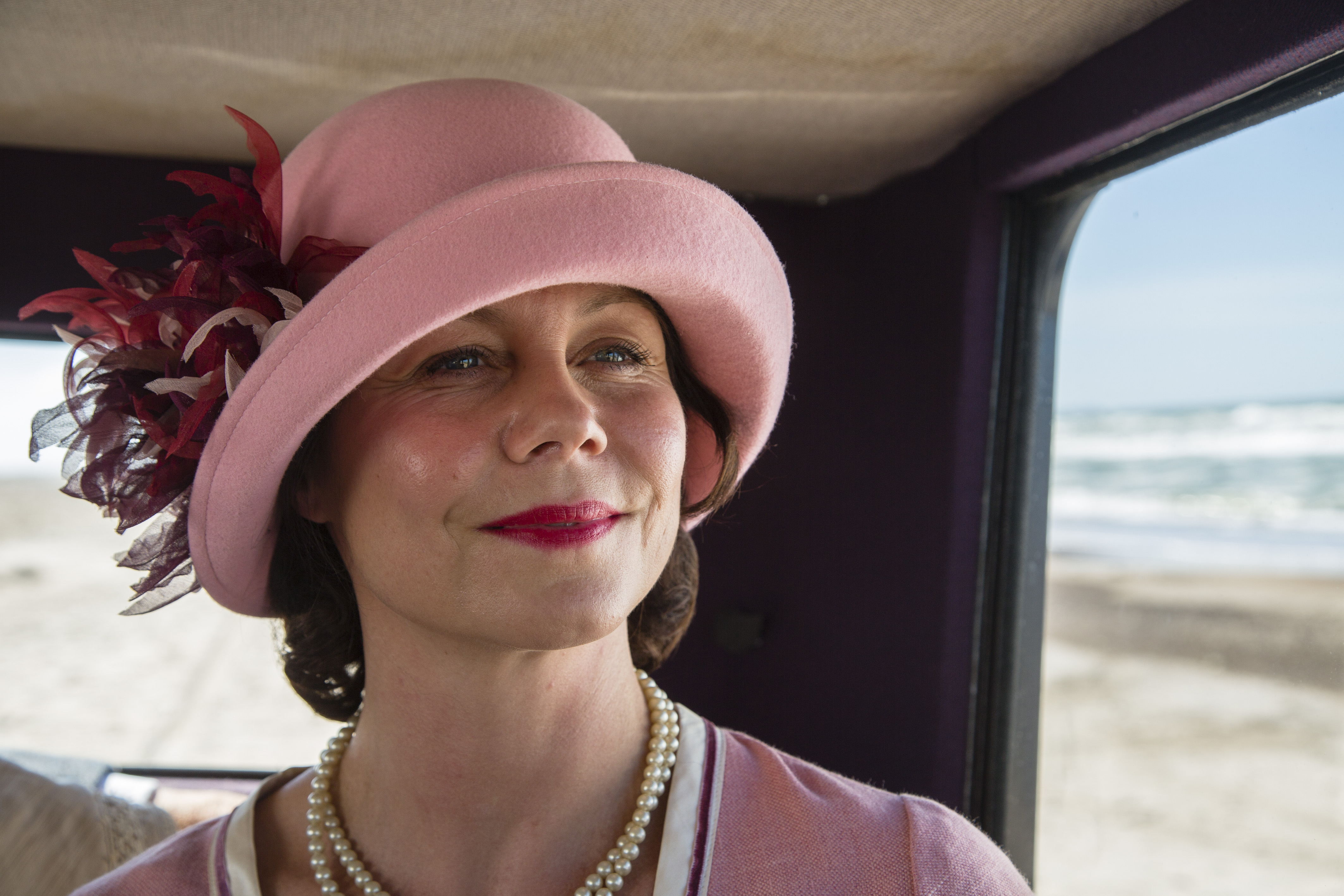 Therese Madsen (Anne Louise Hassing) i sæson 1.