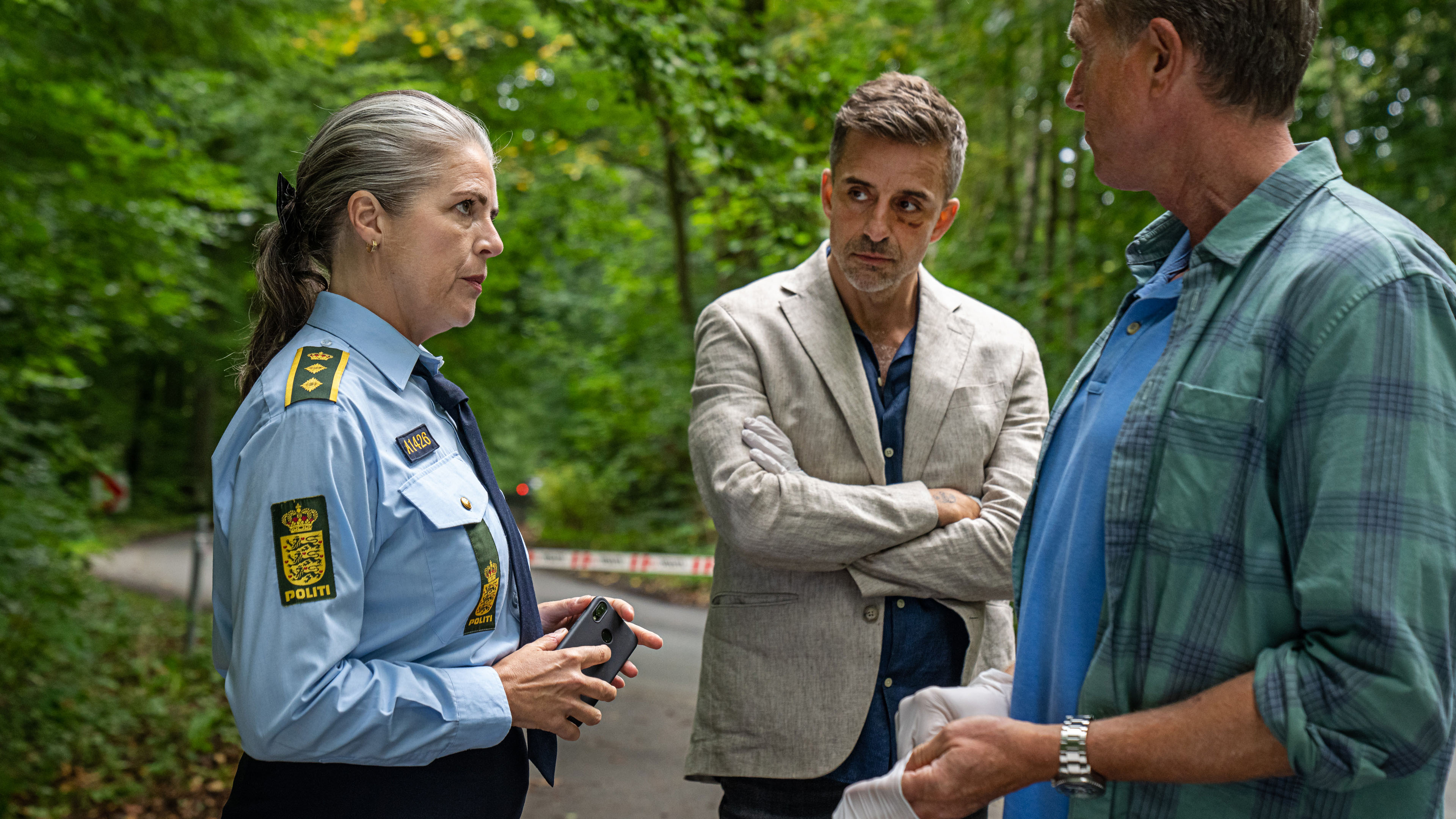 Lotte Andersen som politiinspektør Hanegaard, André Babikian som Flemming Torp og Peter Mygind som Dan Sommerdahl i den danske krimiserie 'Sommerdahl III' fra 2021.