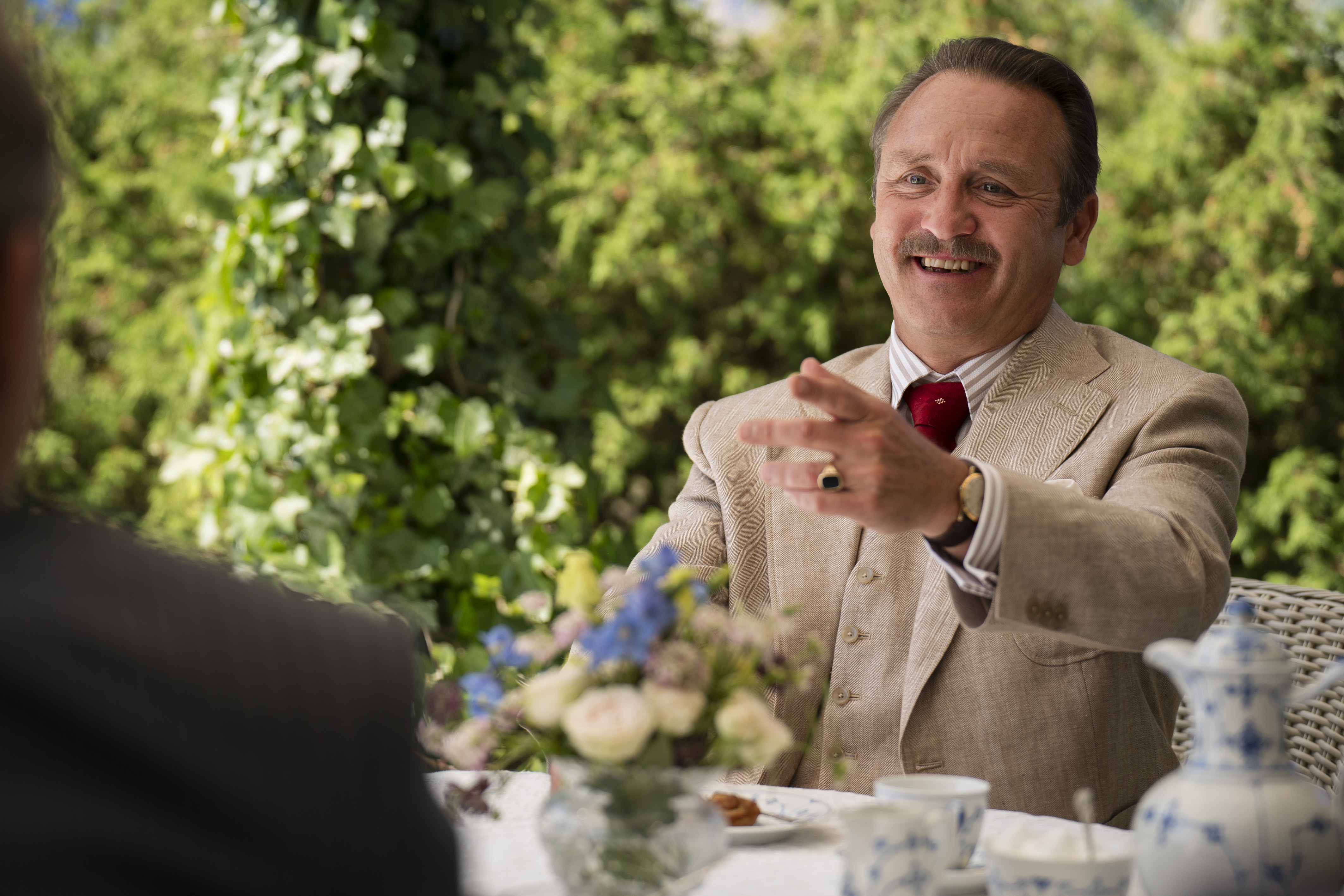 Georg Madsen (Lars Ranthe).