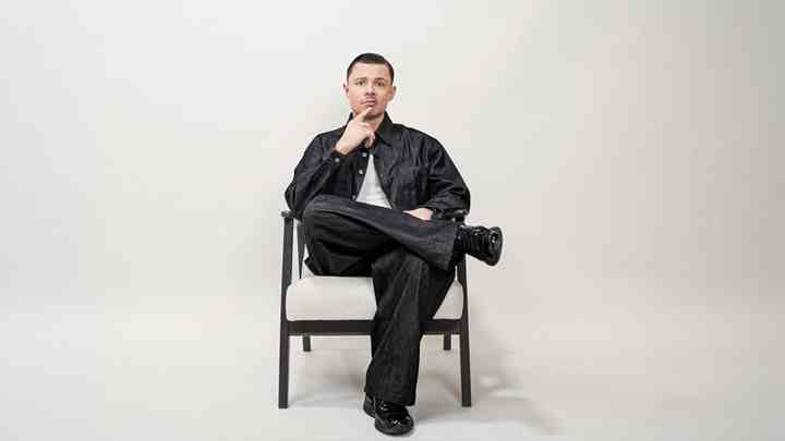 TV 2 Echo går på YouTube for at få unge med i den demokratiske samtale. Sigge Højbjerg er vært.