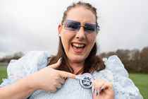 Alice genfinder livsglæden med sit Sønderjyske-temabryllup i 'Mere end en klub'.