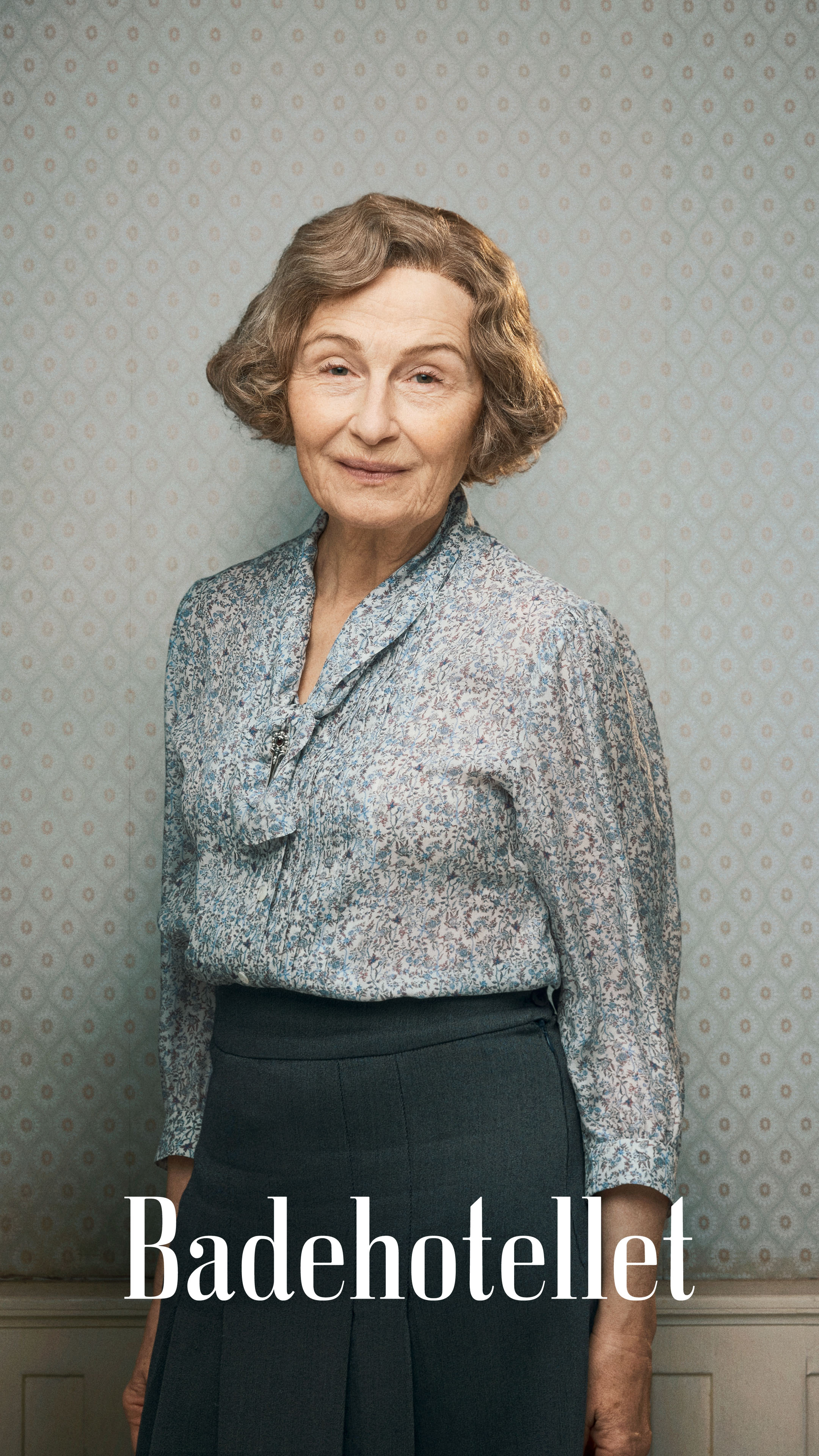 Molly Andersen (Bodil Jørgensen) portræt høj med titellogo.