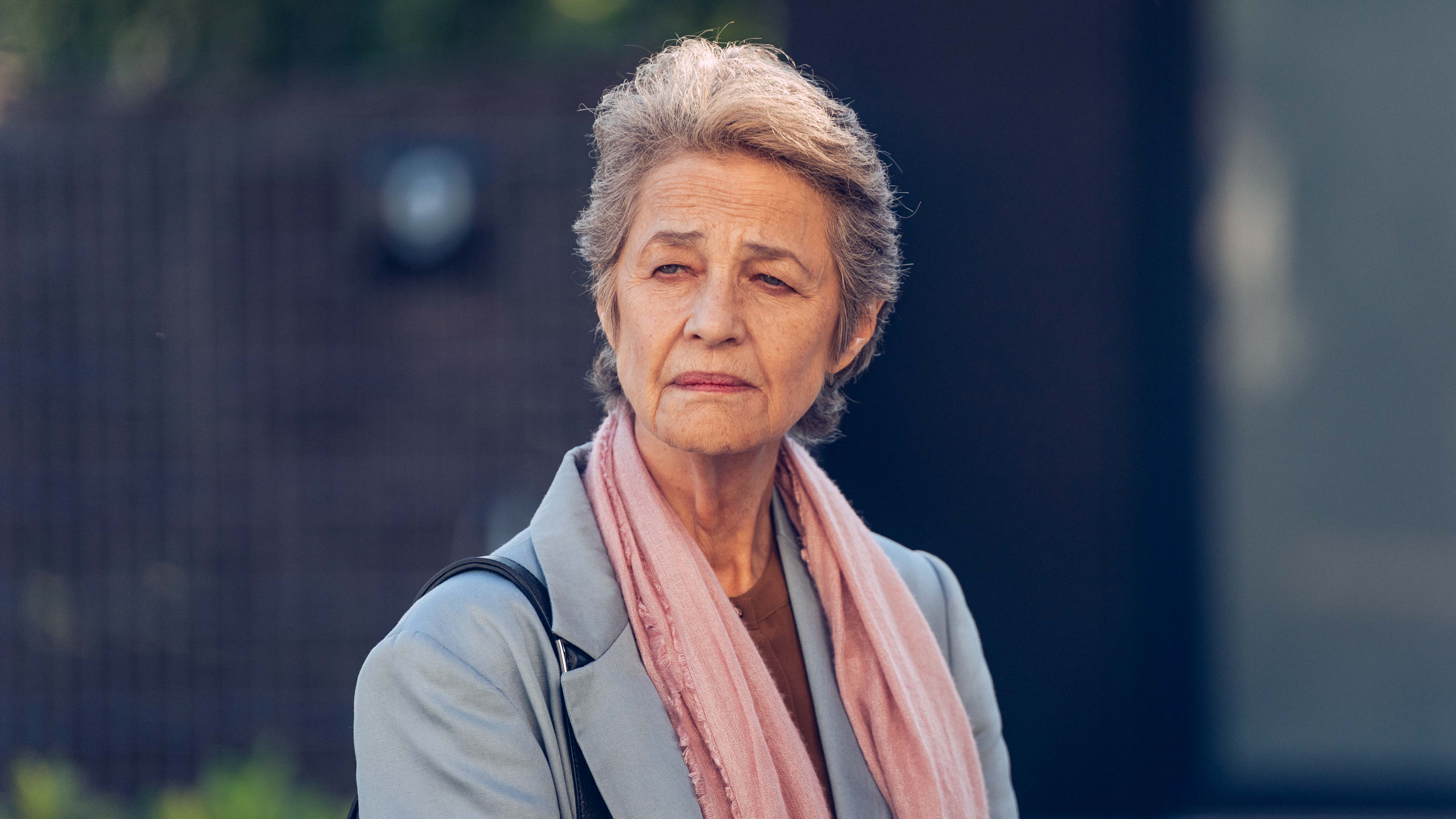 Claire Bobain (Charlotte Rampling) i 'DNA' 2.