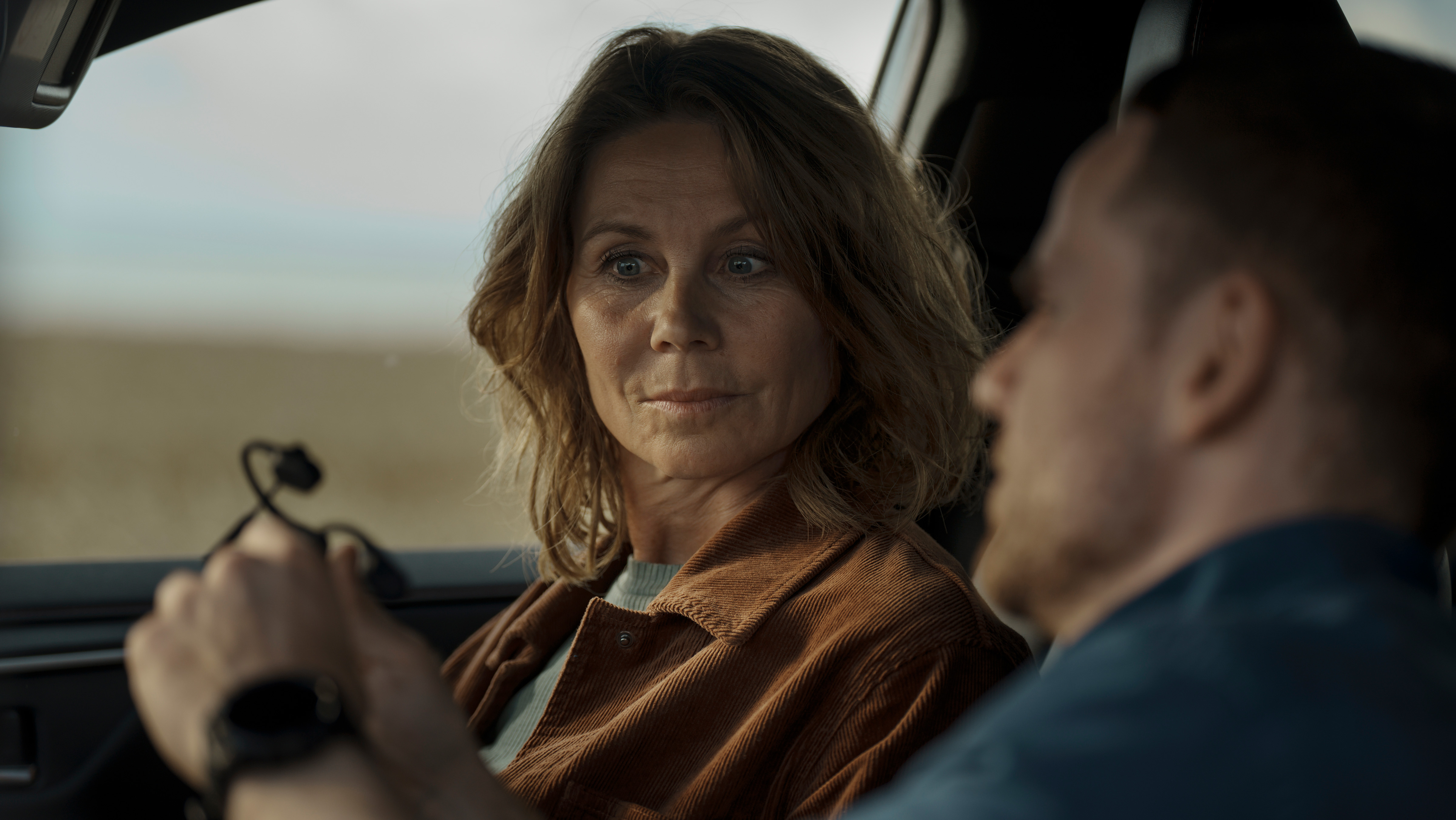 Maj (Anne Louise Hassing) og Bjørn (Allan Hyde) i 'Hvide Sande'.