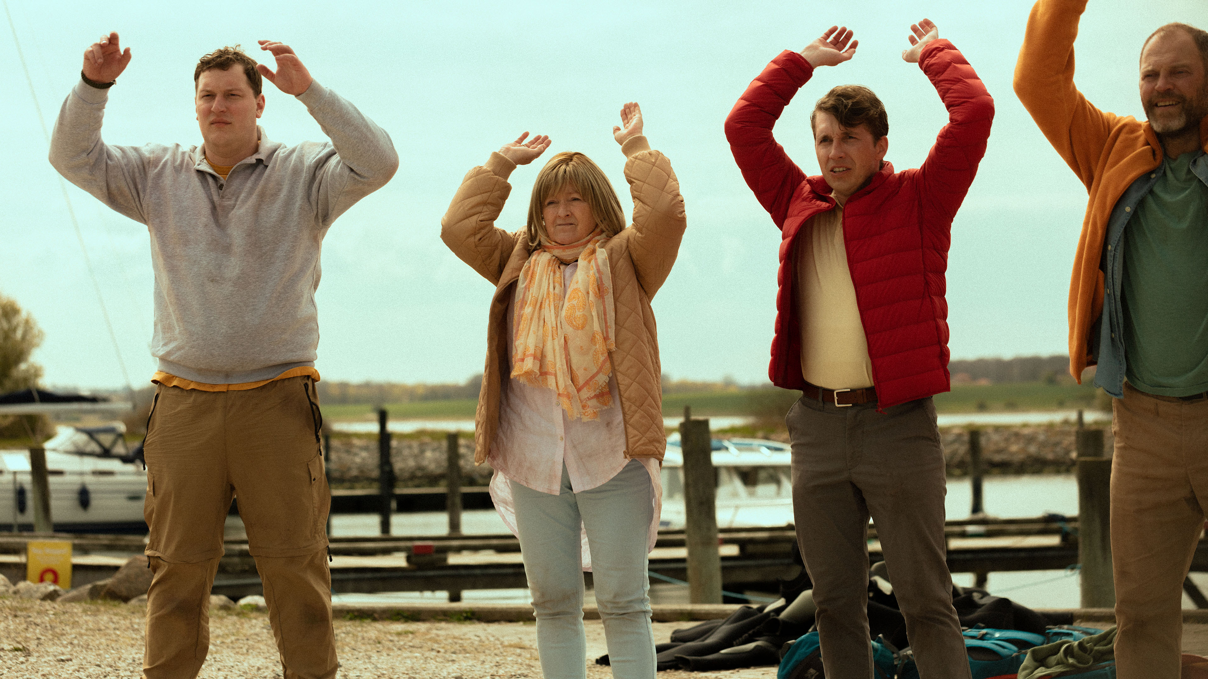 Troels (Ari Alexander), Ingelise (Kirsten Lehfeldt), Anders (Sebastian Jessen) og Steen (Jacob Lohmann) i 'Overleverne'.