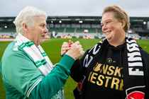 Erna er Viborg-fan og Kaja fra Thyholm er FC Midtjylland-fan. Mød dem i 'Mere end en klub'.