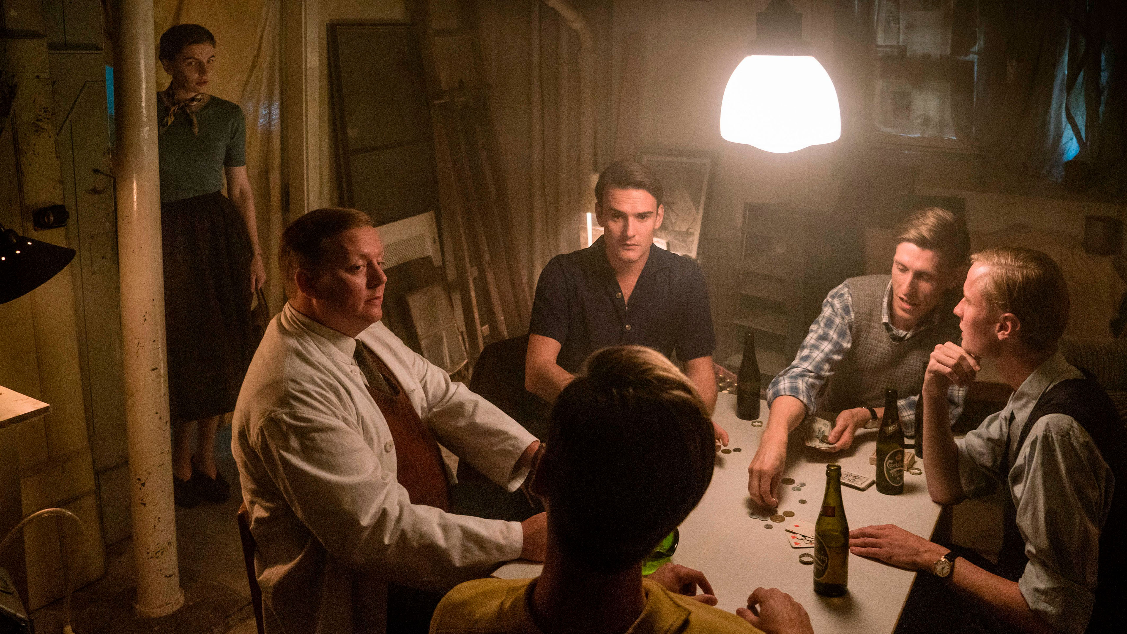 Molly Egelind som Anna Rosenfeld, Jesper Ole Feit Andersen som Finn Jönsson, Kasper Dalsgaard som Ole Vestergaard og Mikkel Becker Hilgart som Peter Rømer i 'Sygeplejeskolen IV' fra 2020.