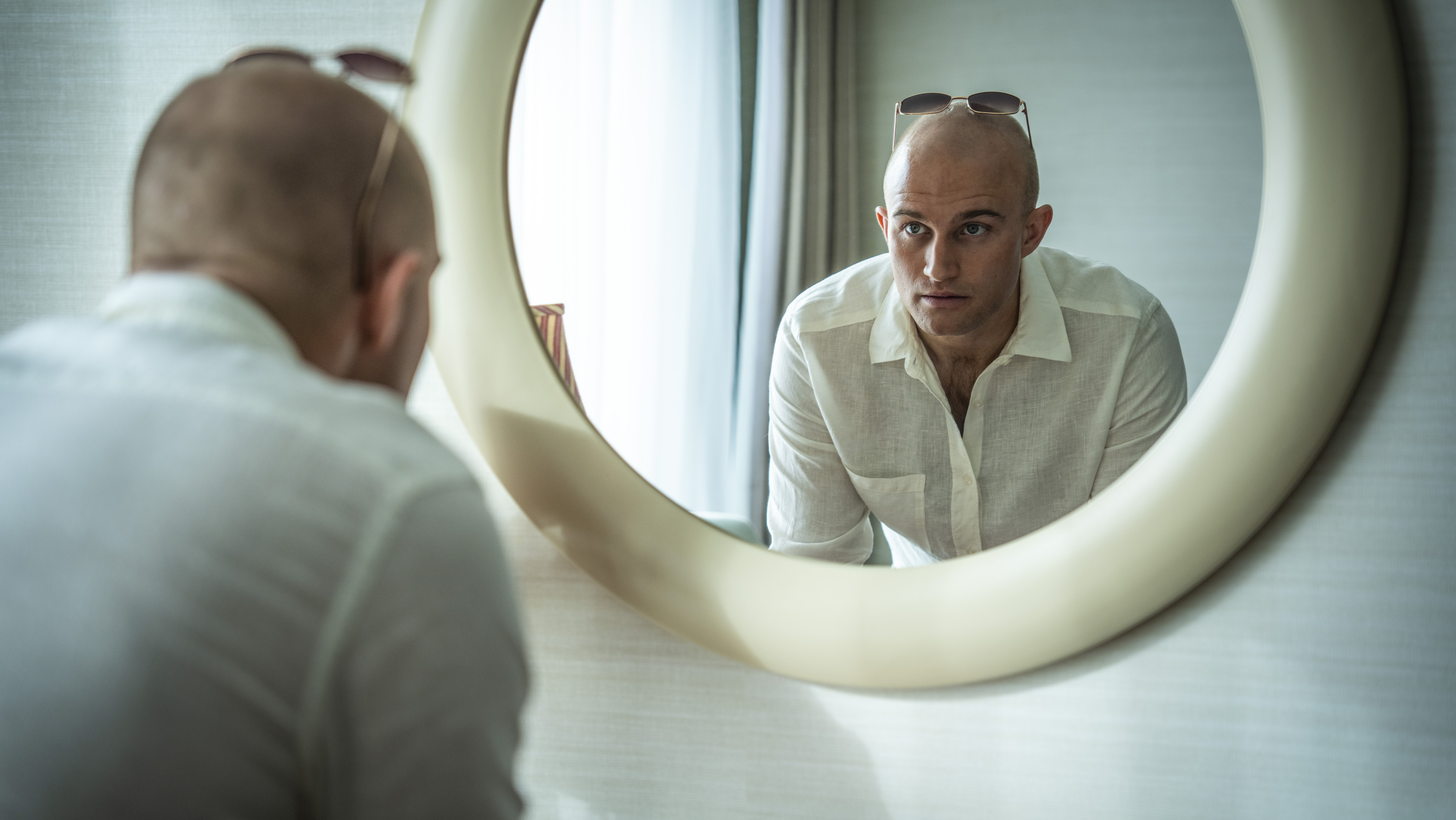 Kristoffer Eriknauer som Stein Bagger i dokudramaserien 'Stein Bagger og grådighedens ansigter'.