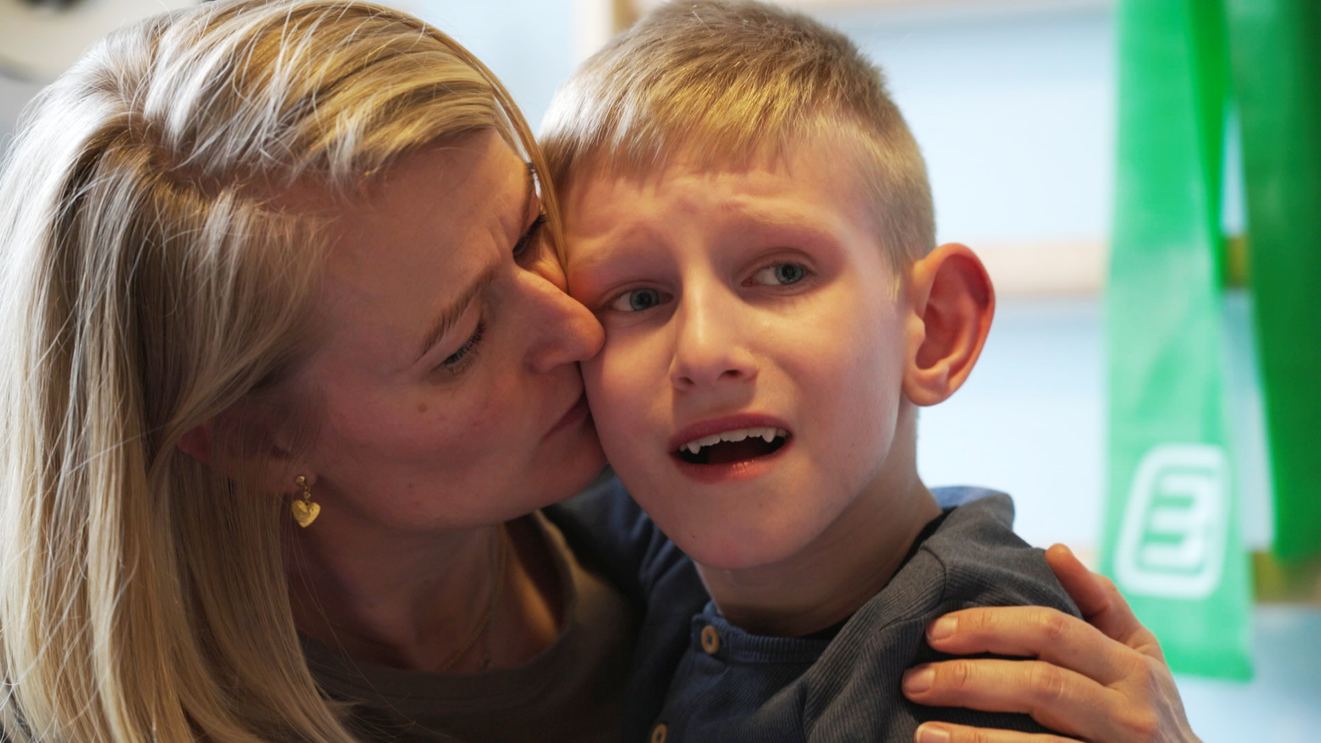 Walther med sin mor i 'De sjældne danskere' sæson seks episode fire. 