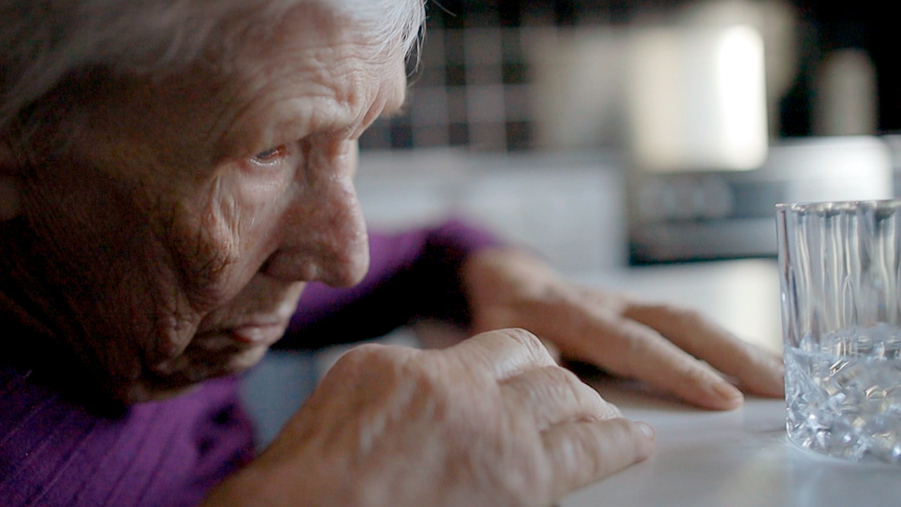 Fra dokumentaren 'Plejehjemmene bag facaden (Fotos: TV 2)