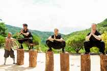 Master Yan Lei, Youssef Wayne Hvidtfeldt, Zelma Lewerissa og Laus Høybye i 'Shaolin'.