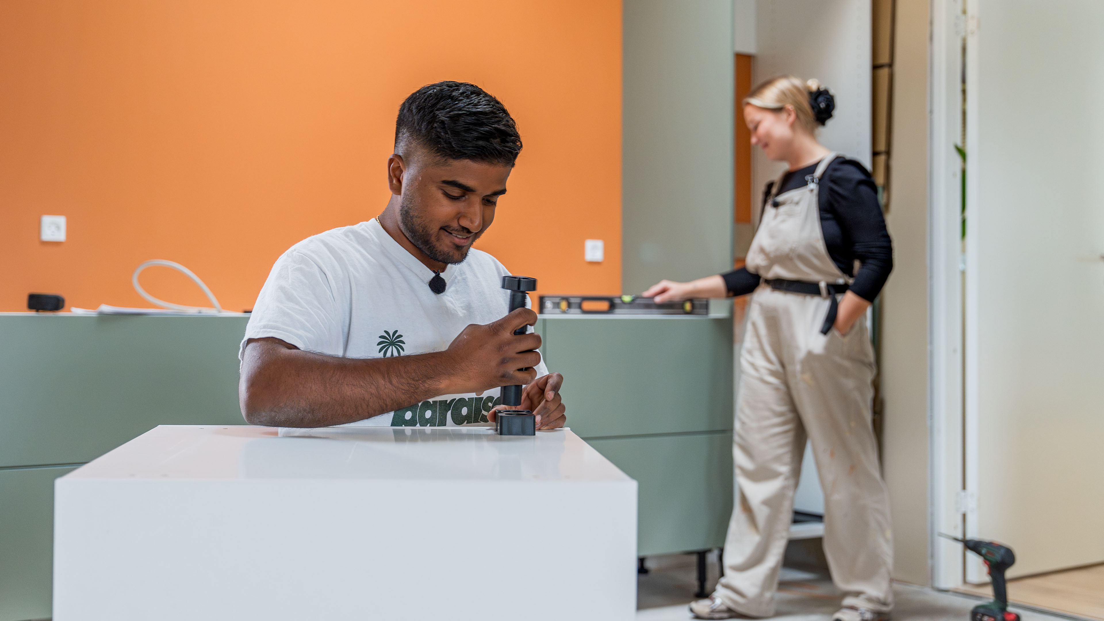 Gult hus - Freja og Vino.