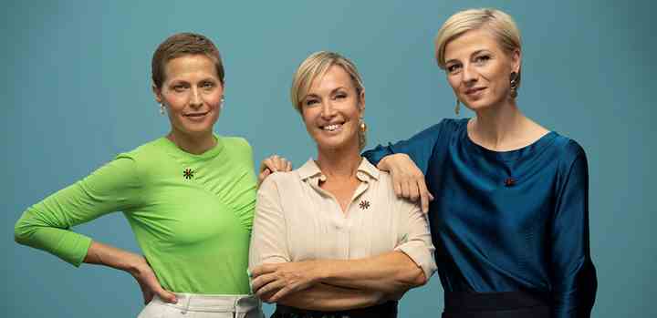 Andrea Elisabeth Rudolph (tv.), Natasja Crone og Louise Wolff (th.) er værter for 'Knæk Cancer Live' lørdag 30. oktober. (Foto: Marie Hald / TV 2)
