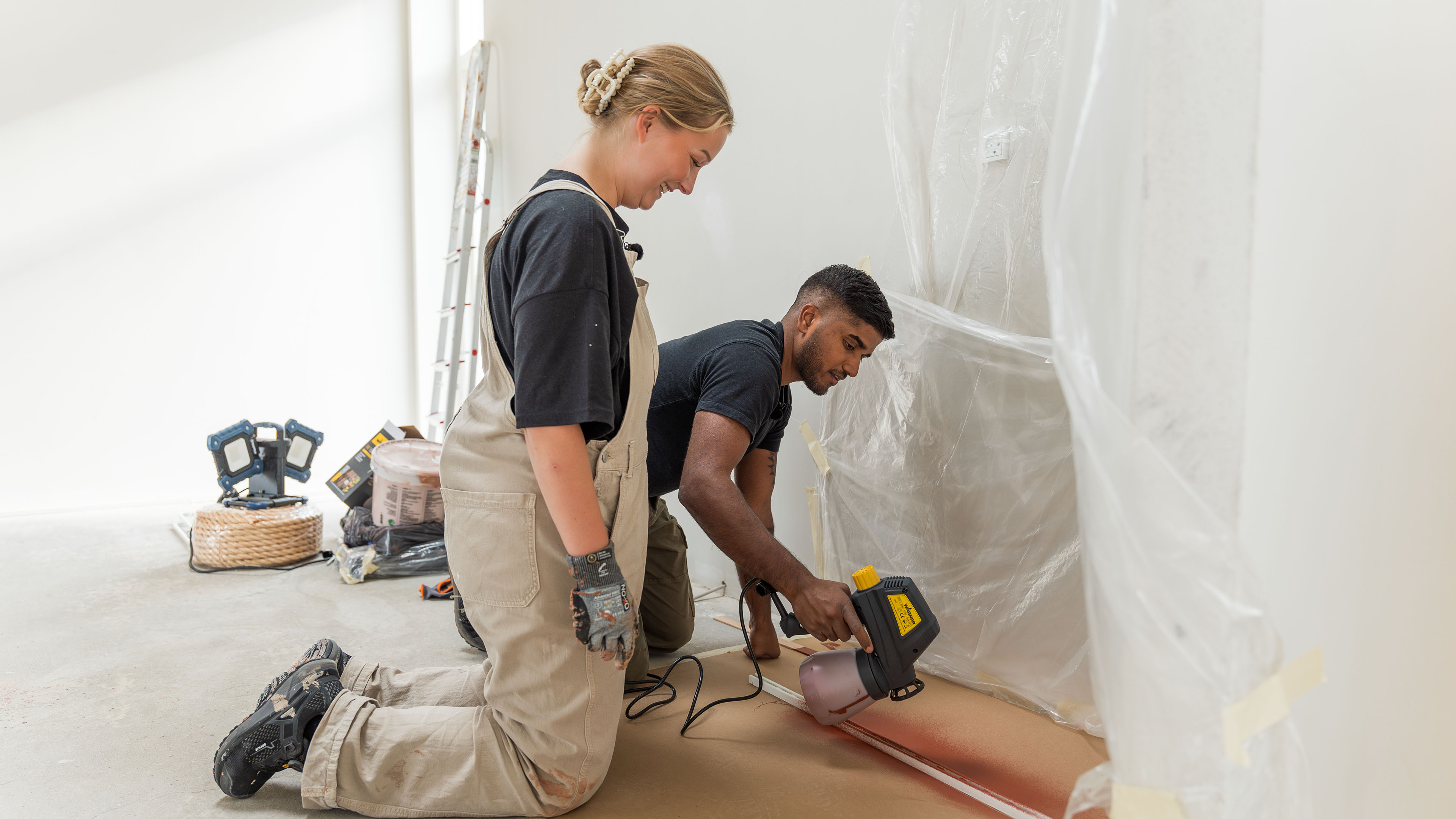 Gult hus - Freja og Vino.