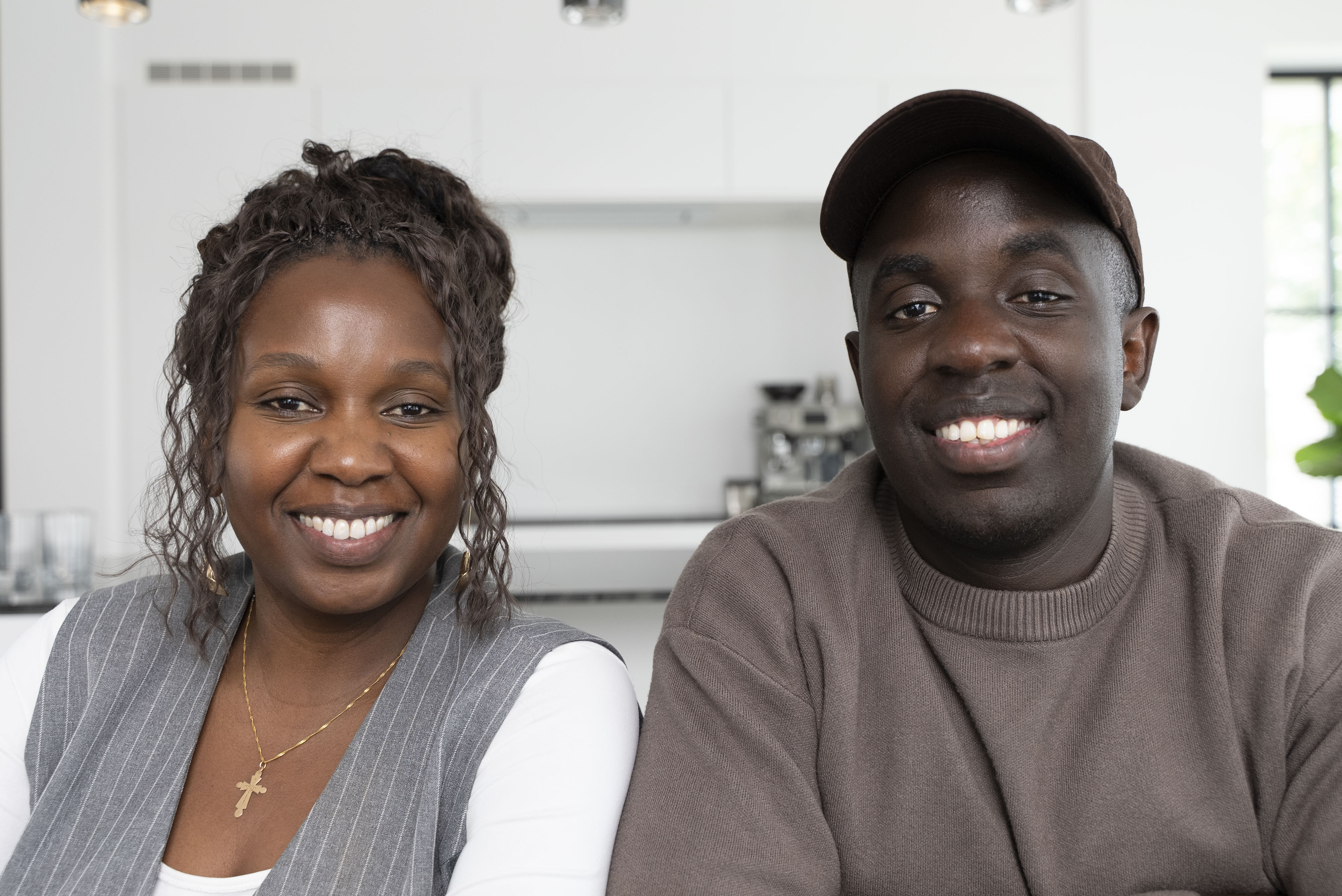 Melvin Kakooza deler sine sjove, skøre og vilde oplevelser med sin mor, Carolyne.