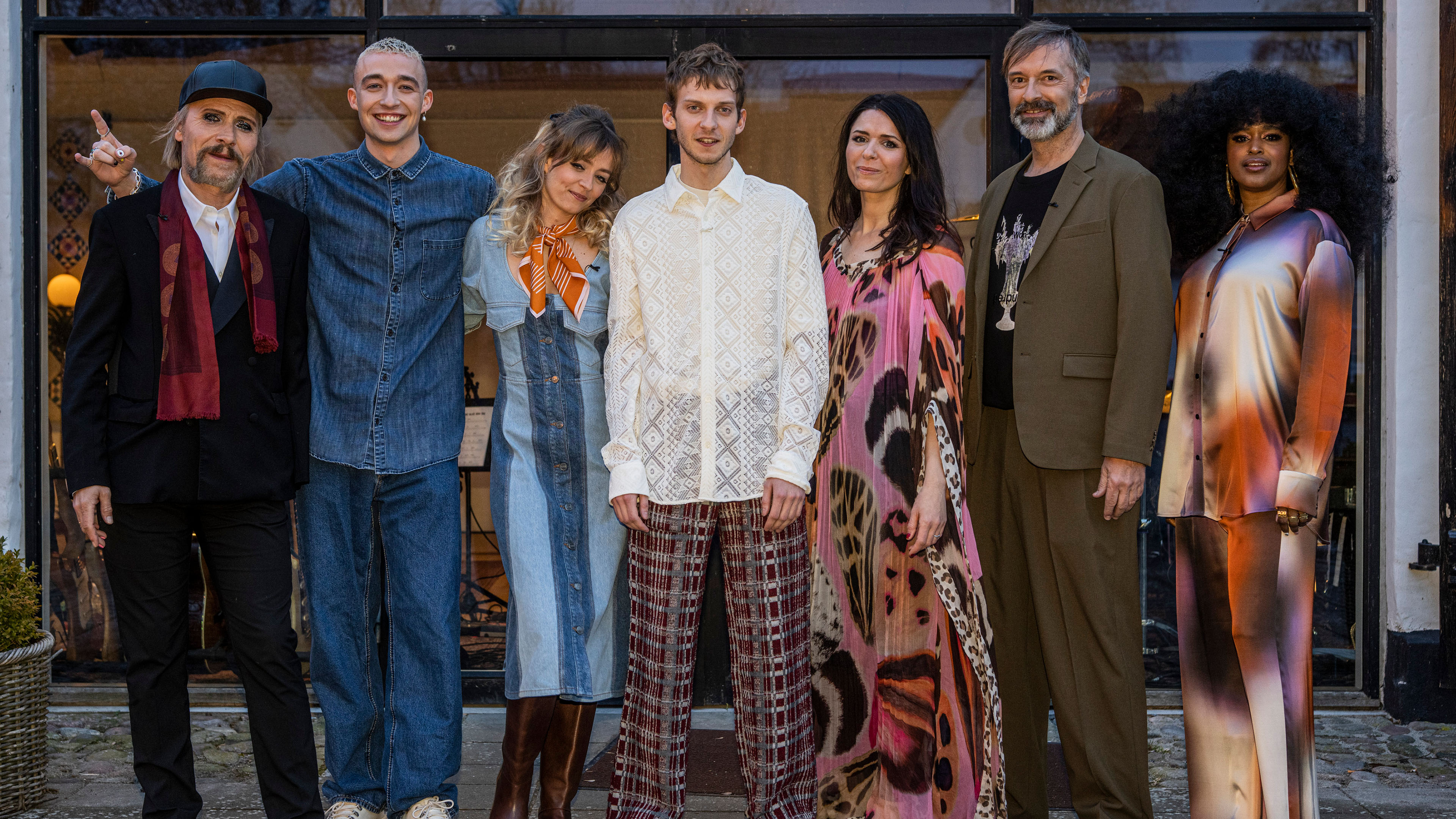 Maximillian, Steen Jørgensen, Soleima, Nicklas Sahl, Kira Skov, Martin Brygmann og Iris Gold i 'Toppen af poppen' sæson 12.