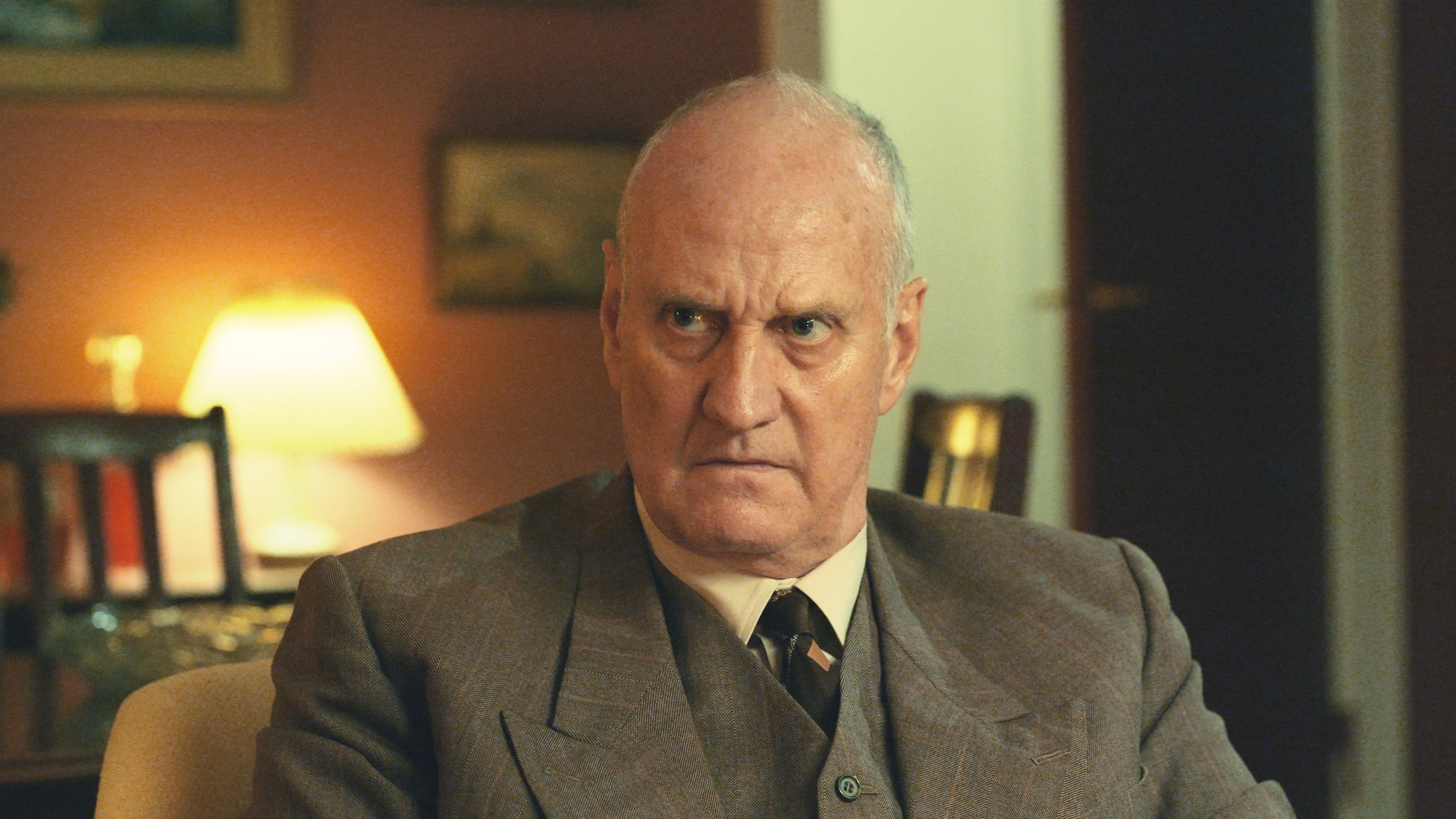 Søren Pilmark i rollen som overlæge Einar Geert-Jørgensen.