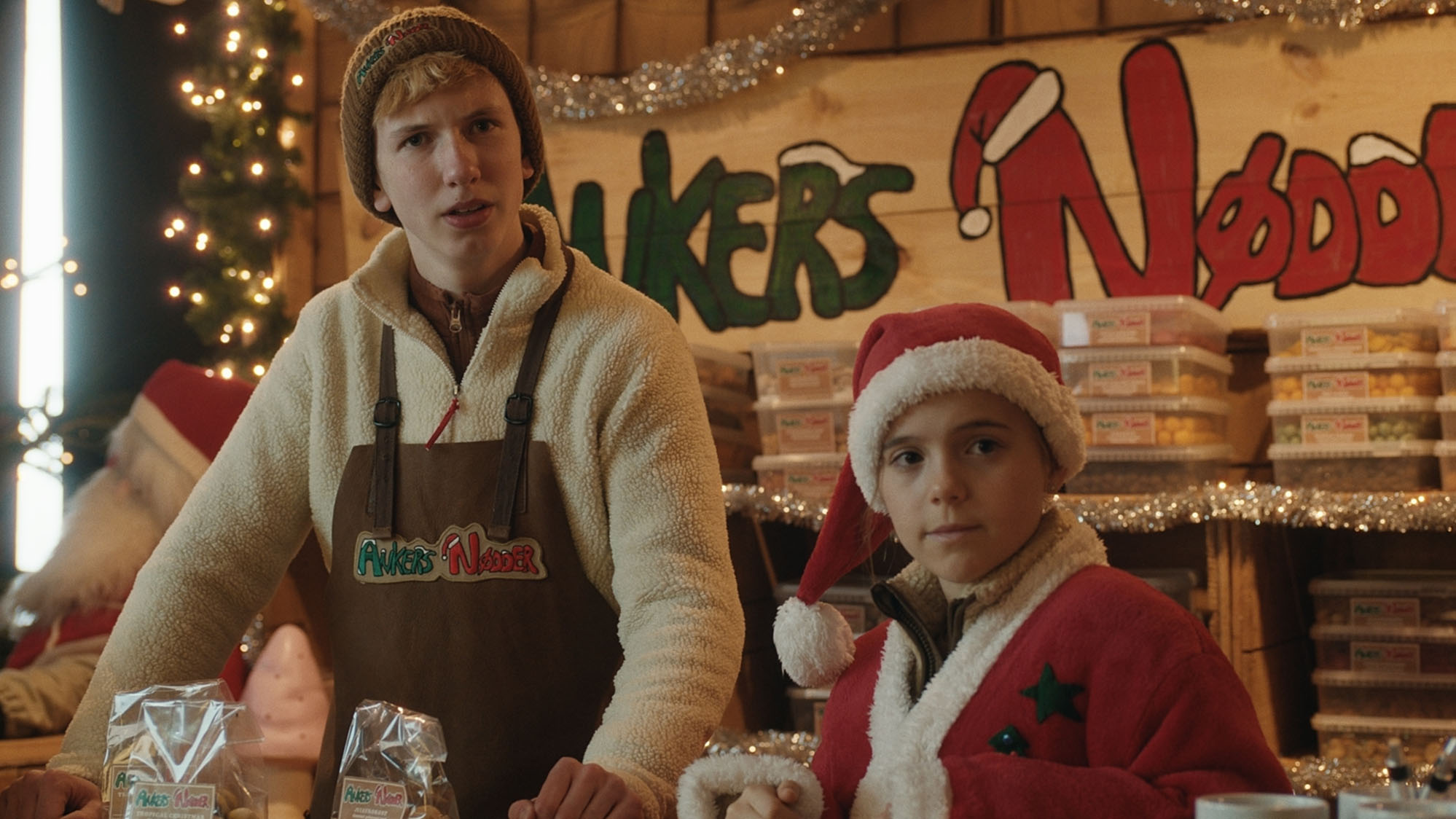 Anker (Julius Stage Melchiorsen) og Rita (Lia Balestero) i 'Valdes Jul - Vintermiraklet'.