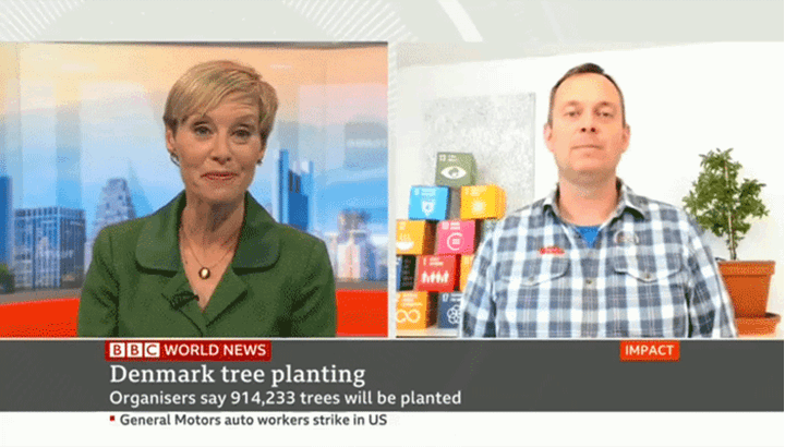 'Danmark planter træer' vakte betydelig opsigt i udlandet. Her interviewes Lars Heiselberg Vang Jensen, formand for Growing Trees Network Foundation, af BBC News.
