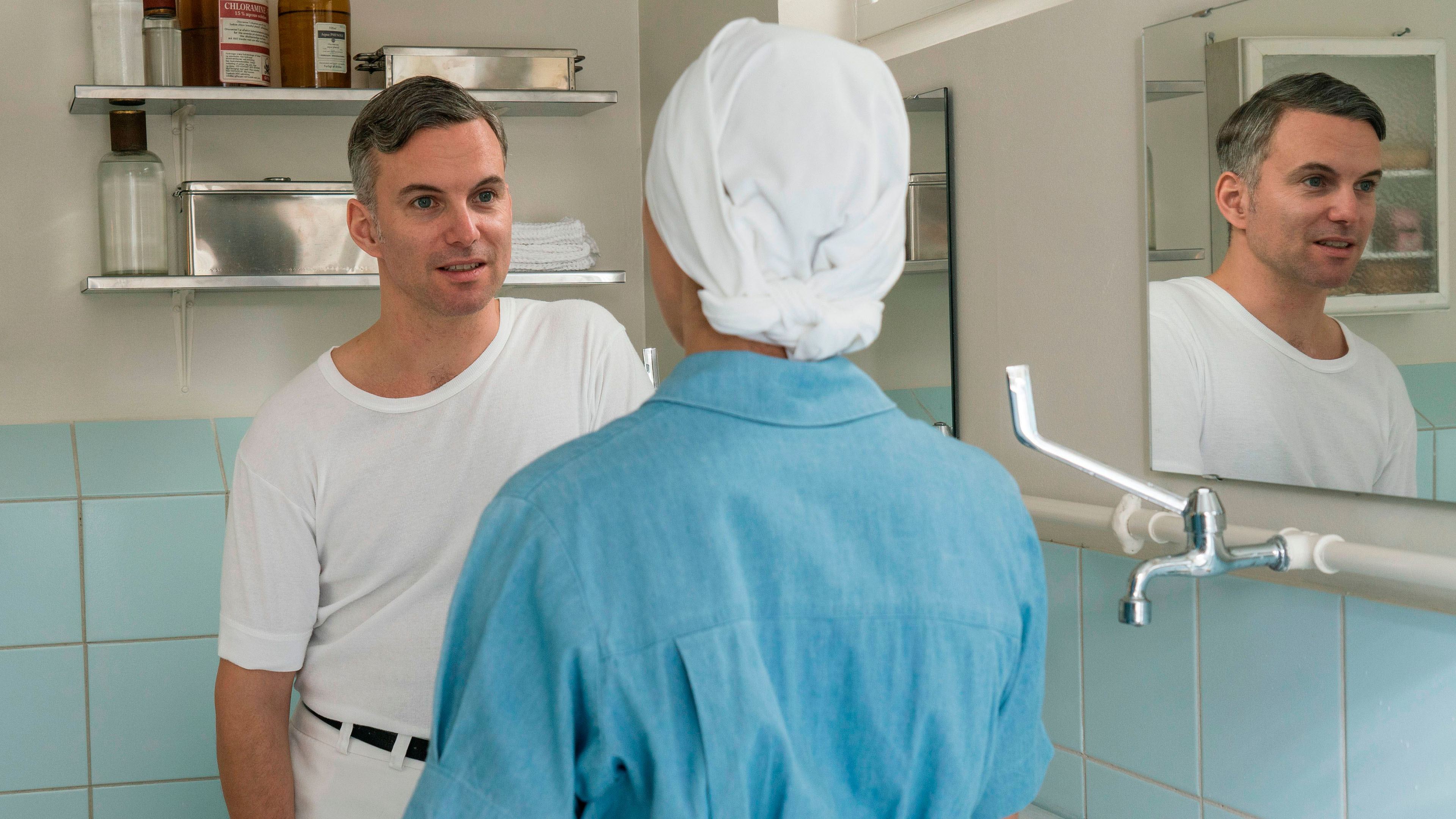 Jon Lange som John Neumann og Katrine Greis-Rosenthal i 'Sygeplejeskolen IV' fra 2020.