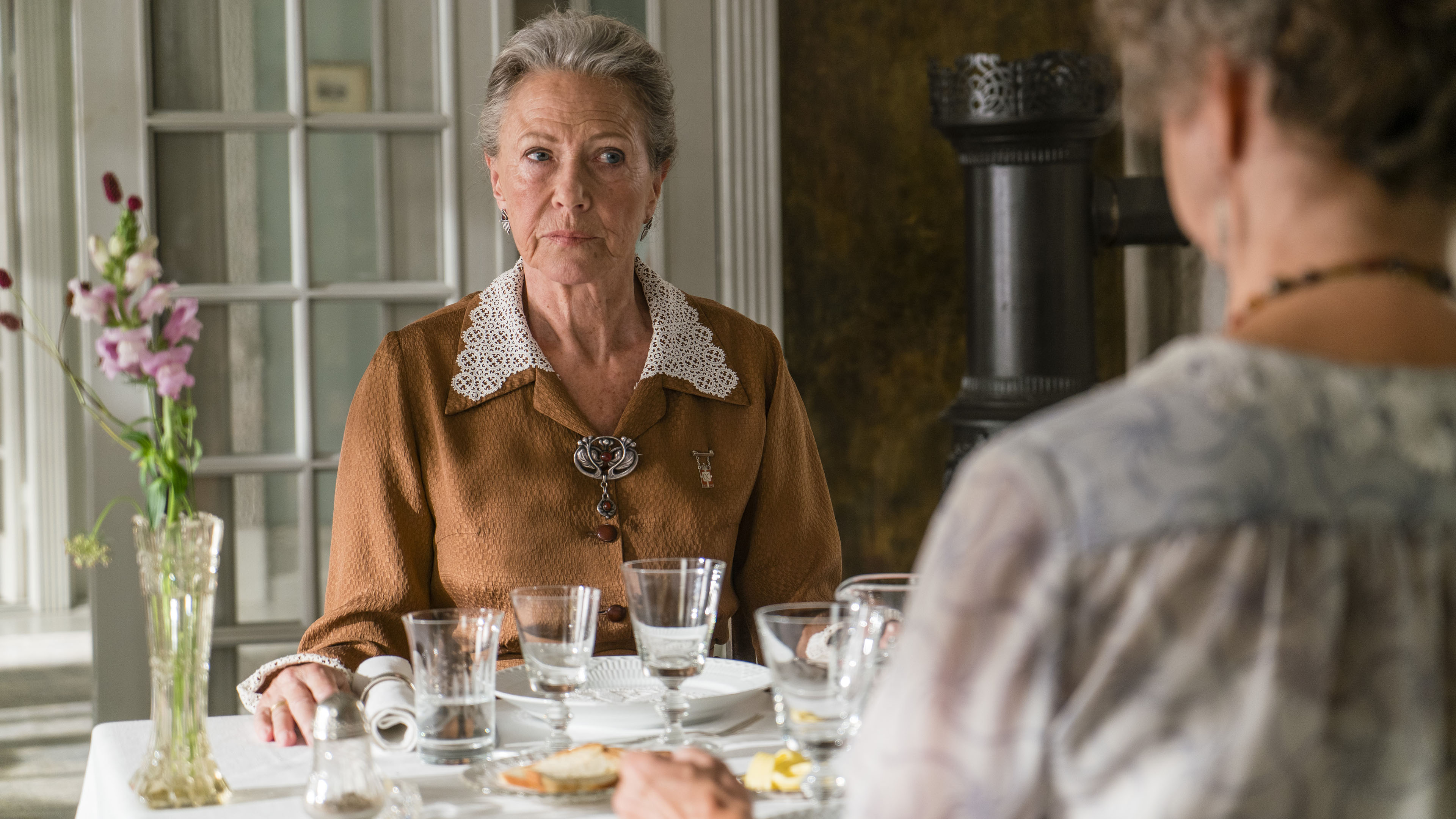 Skuespiller Birthe Neumann fik dobbelt hæder under filmfestdagene i Svendborg, nemlig Svend Hædersprisen og SVEND Prisen som årets danske skuespiller i en tv-dramaserie (TV 2-serien ’Badehotellet’). (Foto: Mike Kollöffel / TV 2)