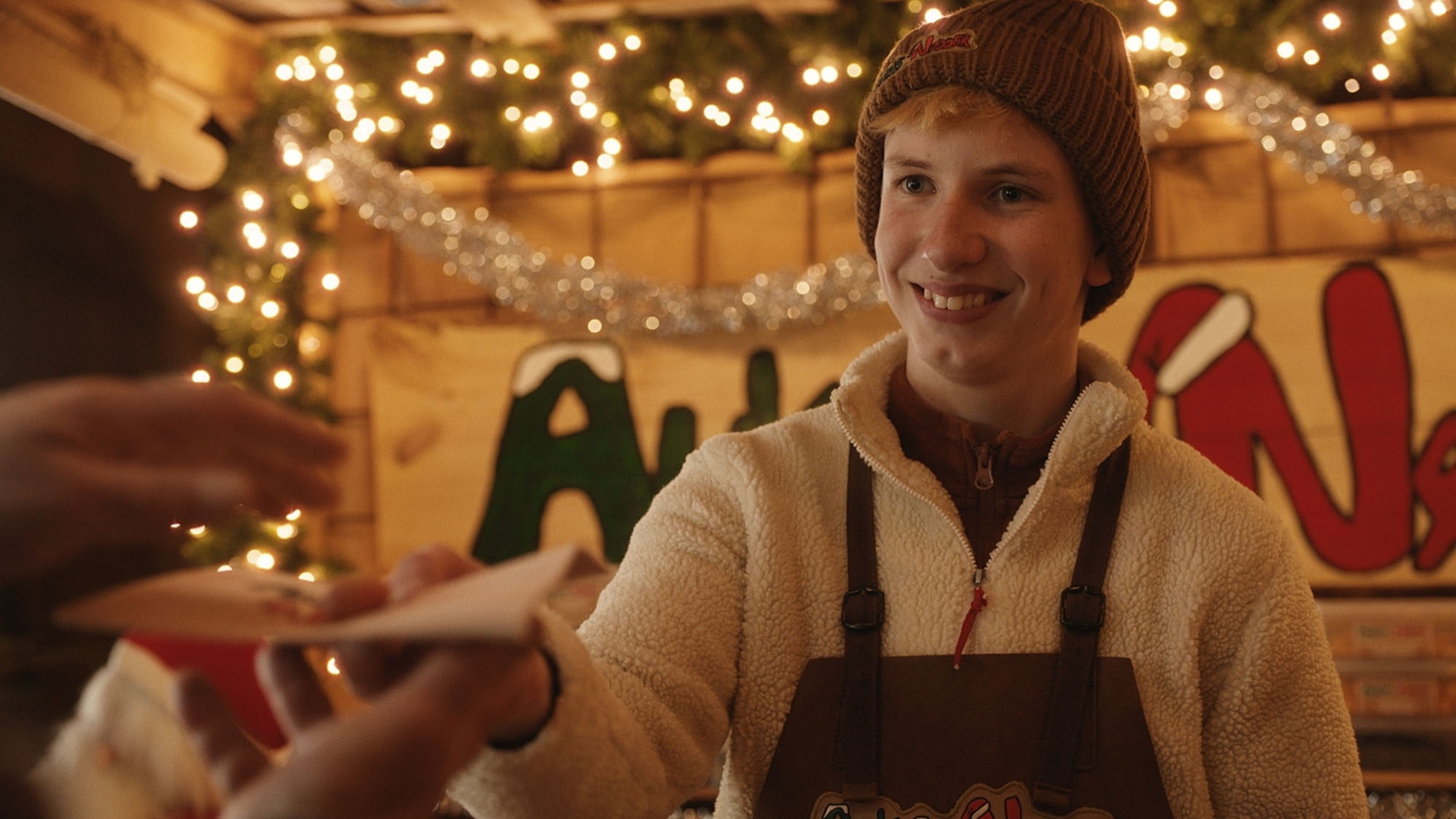 Anker (Julius Stage Melchiorsen) i 'Valdes Jul - Vintermiraklet'. 