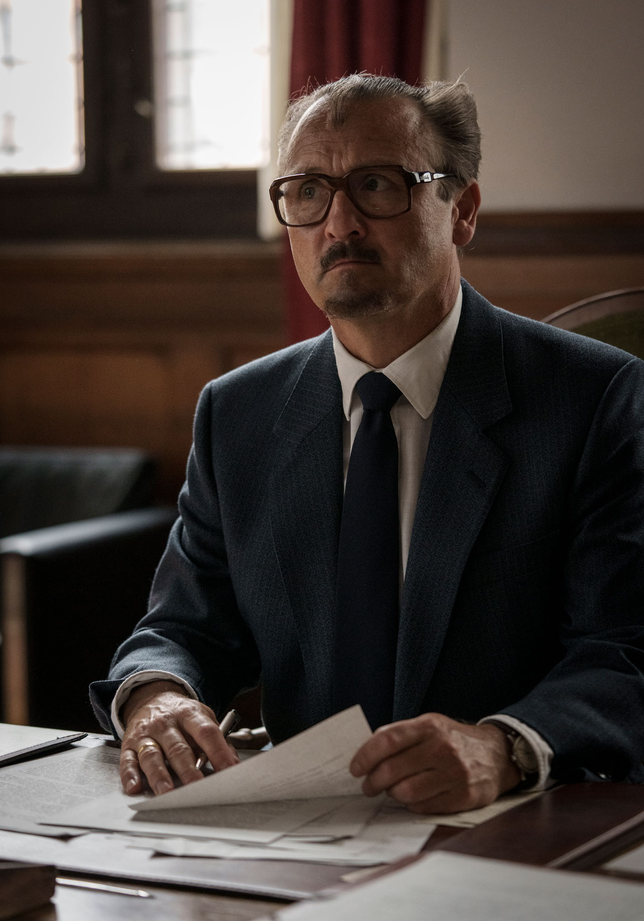 Anker Jørgensen (Lars Ranthe) i 'Anker'.